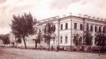 Здание женской гимназии на углу улиц Дворцовой (ныне ул. Советской, 108) и Дворянской (ныне ул. Интернациональной) Памятник архитектуры. Дата съемки до 1917 г. Место съемки г. Тамбов.