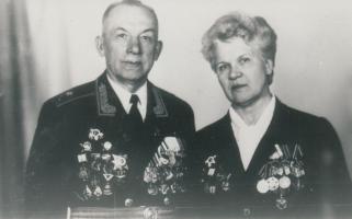 Коробцев В.П. с женой. 1985 год. Ф. Р-5346. Оп. 1. Д. 35. Л. 3