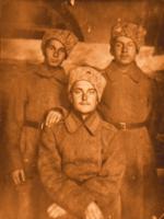 Солдаты русской армии, принимавшие участие в Первой мировой войне. Третий слева – солдат Пантелин П.Ф. 20 декабря 1916 г. Коллекция ф/д. Оп. 4. Ед.хр. 452