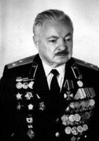 Жариков Андрей Дмитриевич (1921-2005) – писатель, уроженец с. Татаново Тамбовского уезда, участник Великой Отечественной войны. Автор более трёх десятков книг военной тематики, в том числе «Солдатское сердце», «Полигон смерти», «Закрытый гарнизон». Часто бывал в Тамбове