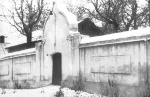 Ограда и калитка мужского Казанского монастыря в г. Тамбове. Вид с улицы М. Горького. Дата съемки 1979 г. Коллекция фотодокументов. Оп. 1. Д. 621