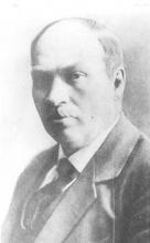 Александр Ильич Иванов (1875-1948 гг.), земский врач, один из первых организаторов советского здравоохранения. В 1927 году он организовал и возглавил Тамбовский туберкулезный санаторий, в 1932-1943 гг. был заведующим туберкулезным отделением окружной больницы. В 1943 году он организовал в областном центре туберкулезную больницу и был там главным врачом до конца жизни. Коллекция фотодокументов ГАТО Оп. 3. Ед. хр. 59.