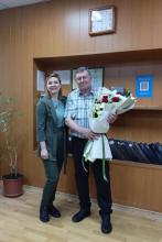 Поздравление от Министерства культуры Тамбовской области.   Директор архива Н.М. Бородулин и заместитель министра культуры Тамбовской области М.Ю. Ватолина. 21 апреля 2025 г.